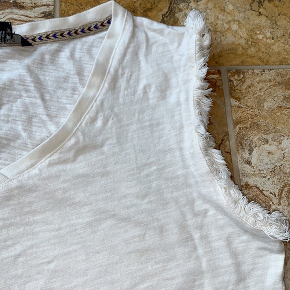 Buffalo David Bitton Off white supersoft fringe sleeveless Vneck VGUC - Picture 2 of 9